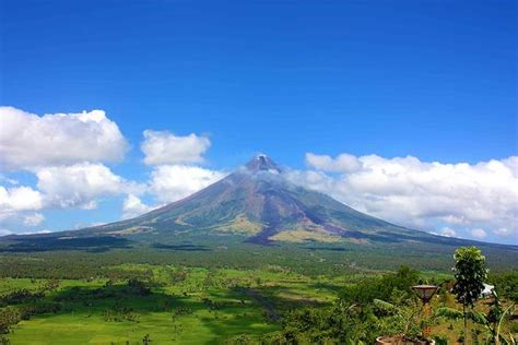 黎牙實比 （Legaspi)：馬容火山 